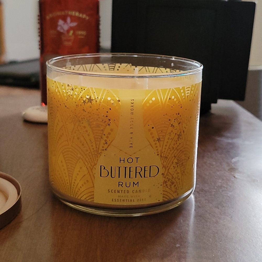 Bath & Body Works - Hot Buttered Rum Candle